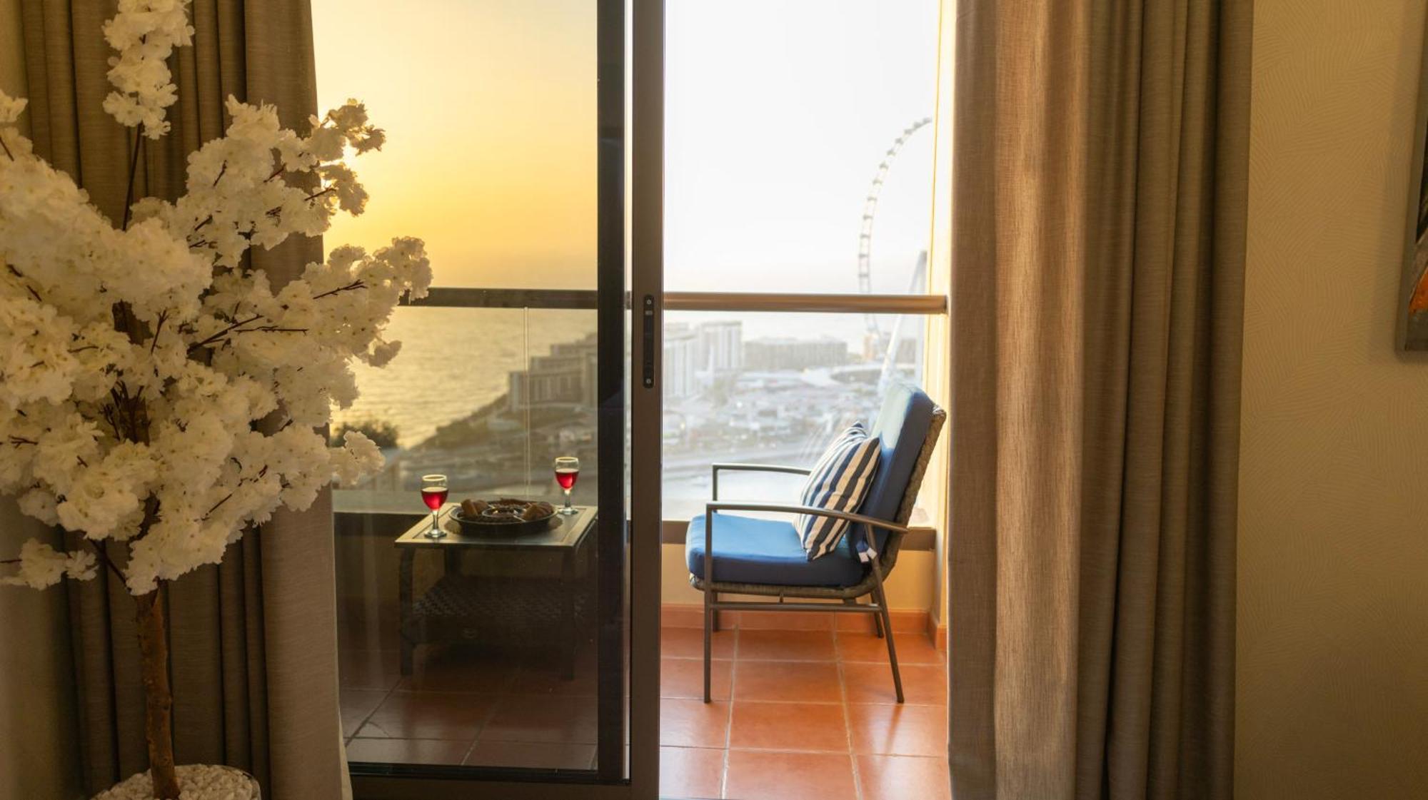 Apartment Panoramic Sea View & Eye, Mins To Jbr Dubai